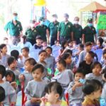 Đoàn CTXH Nghĩa Sinh tiếp giúp 200 trẻ mồ côi tại Hàm Tân và thực tập phong cách từ thiện bác ái vô điều kiện