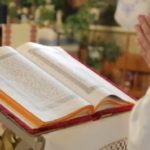 Tại sao các thừa tác viên đọc sách không đọc số chương và câu khi đọc Lời Chúa trong Thánh lễ?