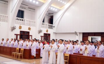 Giáo phận Vinh: Thánh lễ truyền chức phó tế tại Trung tâm Mục vụ giáo phận